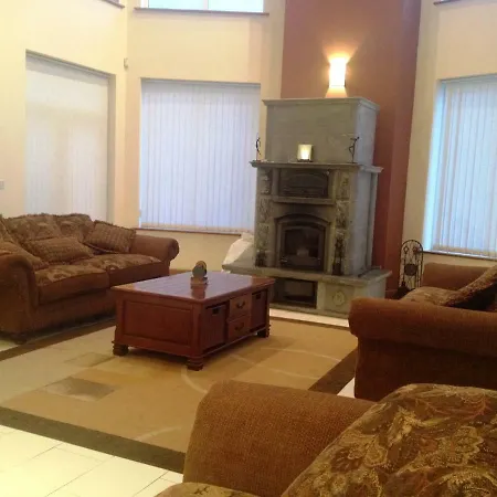 Modern 5br Country Manor * 穆林加尔