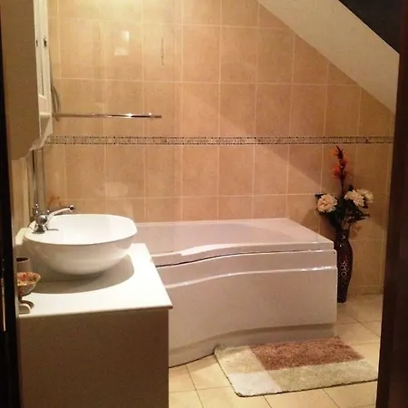 Modern 5br Country Manor * 穆林加尔