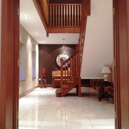 Modern 5br Country Manor 穆林加尔