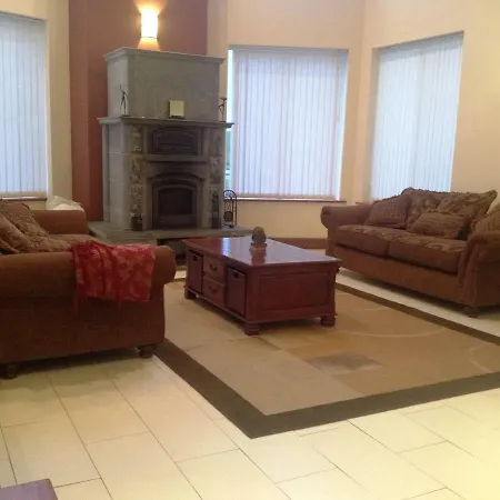 Modern 5br Country Manor *