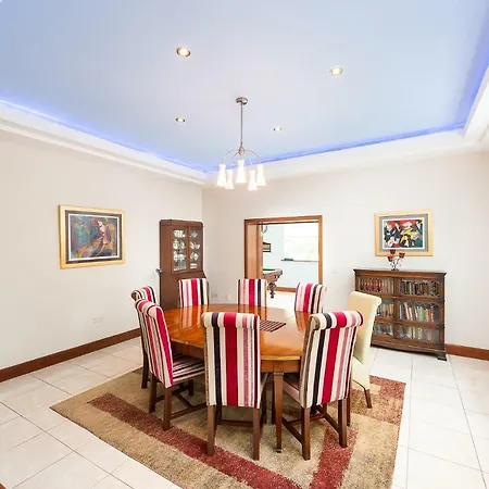 Modern 5br Country Manor * 穆林加尔