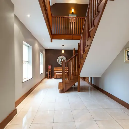 Modern 5br Country Manor *