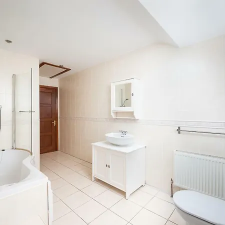 Modern 5br Country Manor Holiday home *